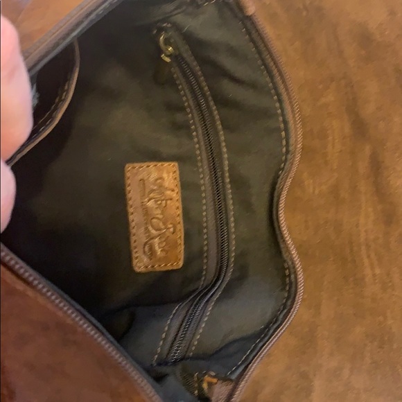 EUC leather bag by Amber Rose - Picture 4 of 8